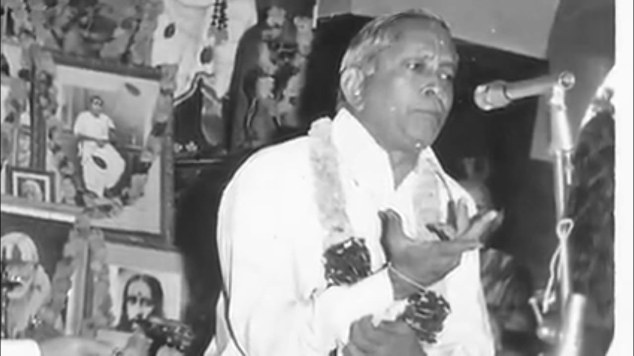 Master E.K. speaking at a gathering